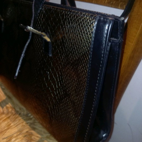 Shoulder bag like new with snake pattern