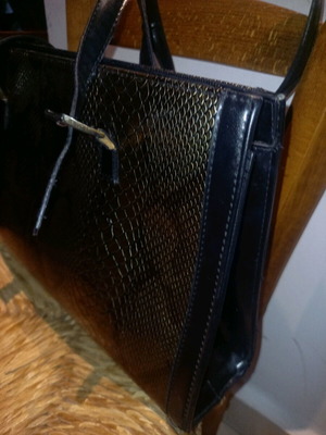 Shoulder bag like new with snake pattern