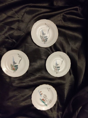 Set of 4 antique Japanese porcelain tea plates like new