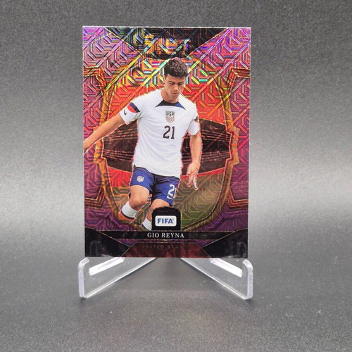 2022-23 Panini Select FIFA Terrace Purple Mojo Prizm Giovanni Reyna #62 card