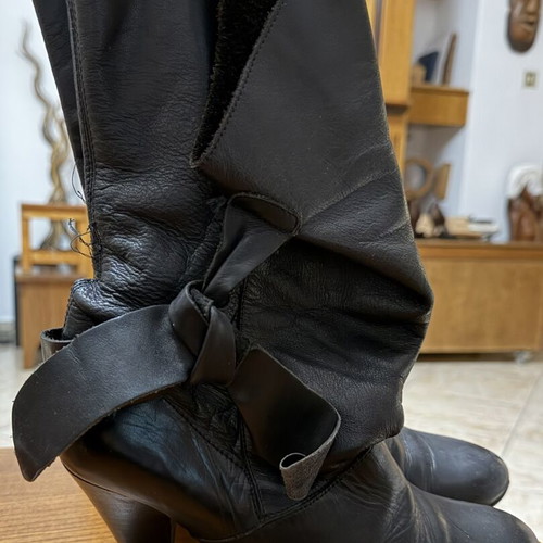 The Xdye Trademark black leather boots size 39 used