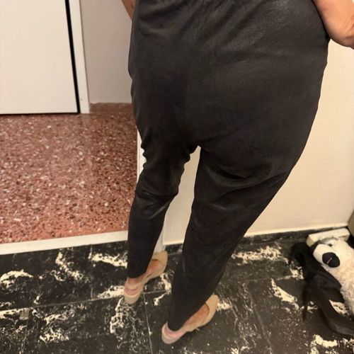 Leggings with leather texture size M, like new, Made in Greece