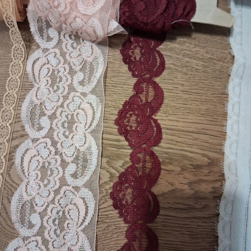 Wide lace 40 meters like new, elastic white lace included