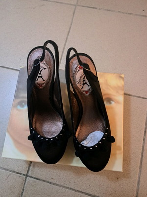 Fiorucci black evening pumps like new, high heel