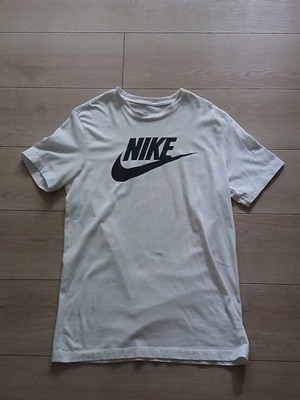 Nike T-shirt Size M New White