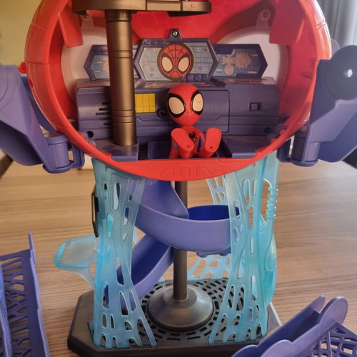 Spiderman Tower Hasbro used with figure, no car