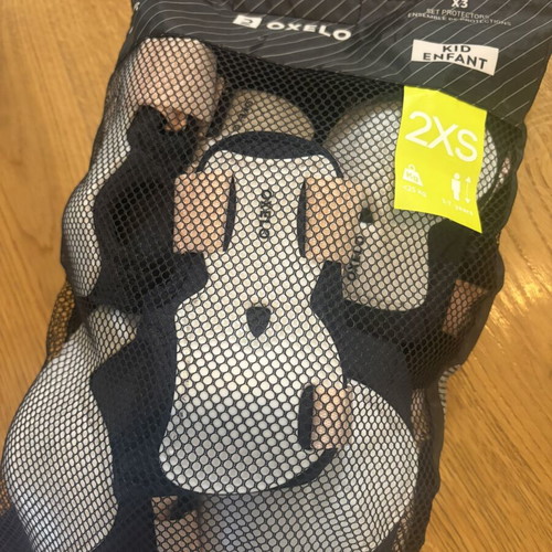 Protective Gear for Rollers like new, includes knee, elbow, hand pads and bag