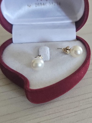 Gold K14 earrings with pearls diameter 8mm, weight 2g, like new
