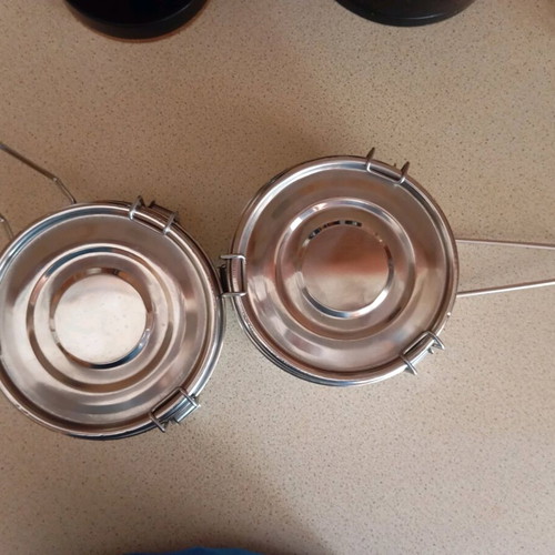 Metal food containers like new, airtight with plate