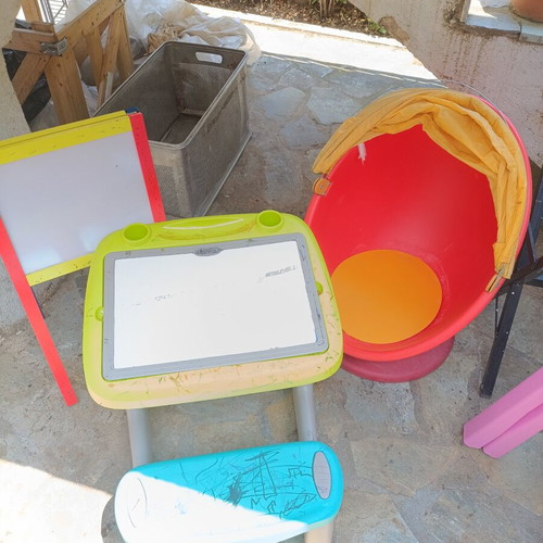 Children's chair, double-sided board, table and baby desk used