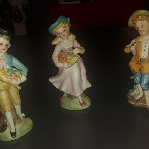 Porcelain figurines vintage set of 3 like new