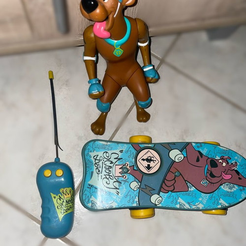 Scooby Doo skateboard and remote control figure set
