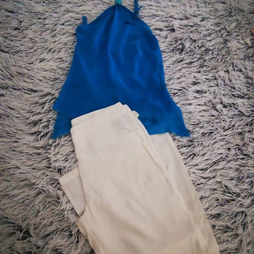 Sarah Lawrence white linen pants with blue halter top gift like new