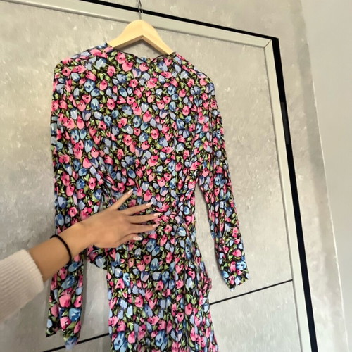 Zara floral dress size S like new, long with V neckline and belt