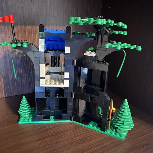 Lego 6054 Forestmen’s Hideout set, complete