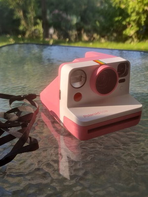 Polaroid Now I-Type Instant Camera 9056 Pink like new