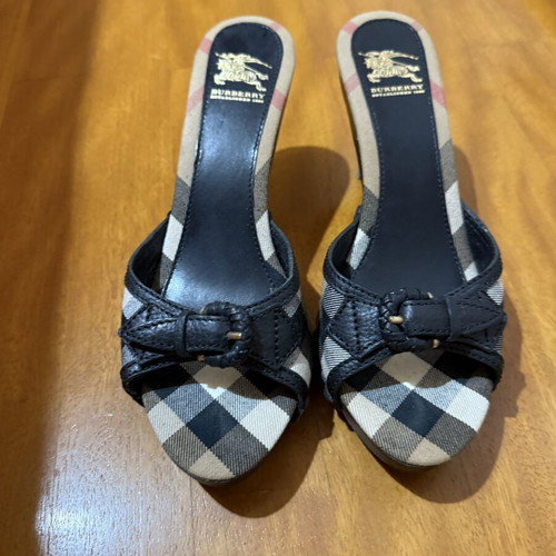 Burberry vintage women's mules like new, Nova Check pattern