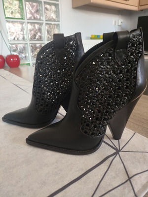 Tsakiris Mallas black ankle boots like new, 7 cm heel, size 39