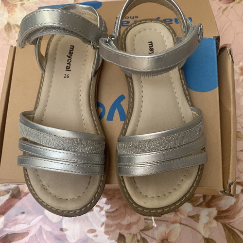 Girls' sandals size 26 silver lightly used