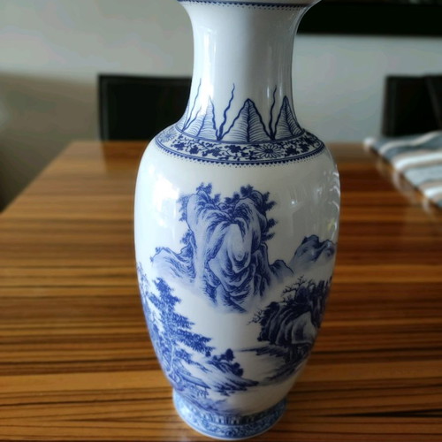 Chinese large porcelain vase hand-painted new