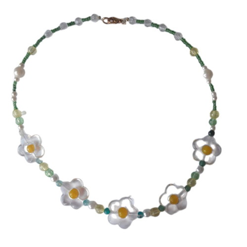 Daisy necklace like new, multicolored with green details