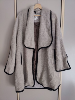 Moutaki coat size S/M like new, beige