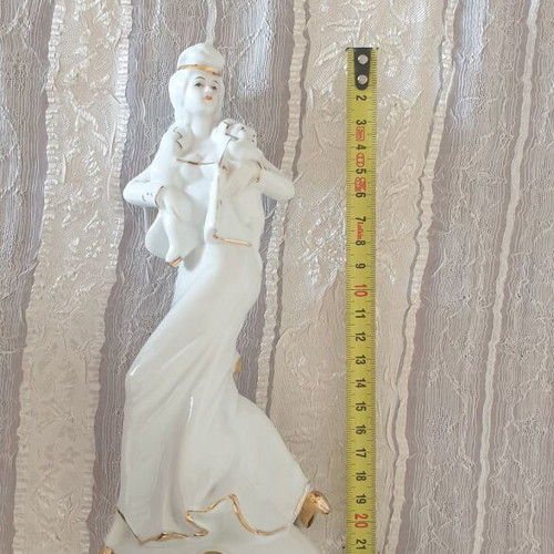 Porcelain figure of a woman with gold details, like new