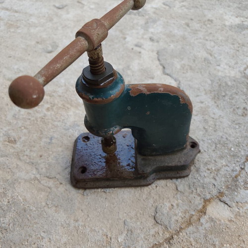 Nina vintage bench press used, cast iron tool for buttons and studs