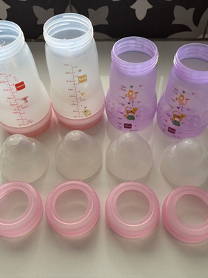 Mam baby bottle set of 4 like new with extra nipples