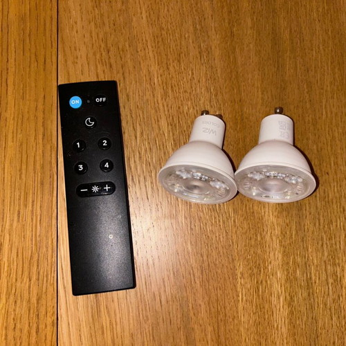 WiZ Smart GU10 WiFi Spot bulbs set of 2 like new with remote control