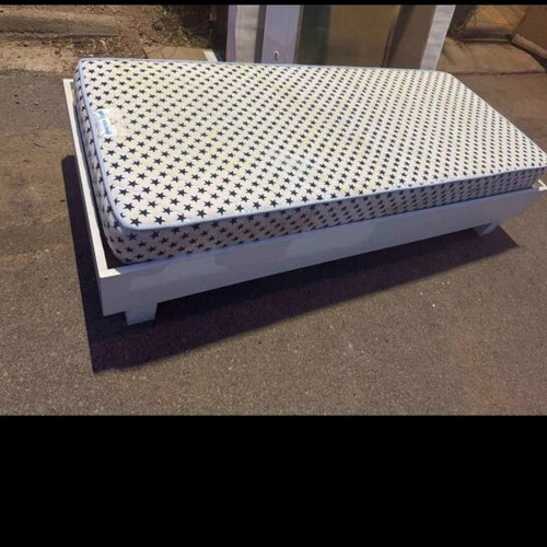 Bed with mattress used, transport possible