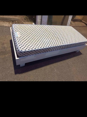 Bed with mattress used, transport possible