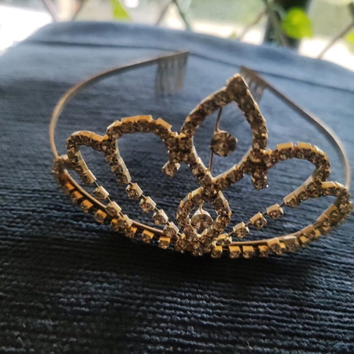 Silver tiara like new