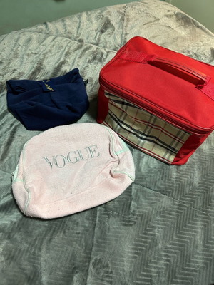 Toiletry bags used, set of 3, blue and red