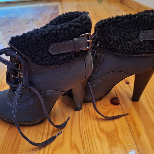 Ankle boots with fur, size 37, black and grey