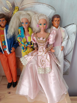 Barbie πακέτο 90s μεταχειρισμένο με Κεν και ρούχα Ραπουνζέλ