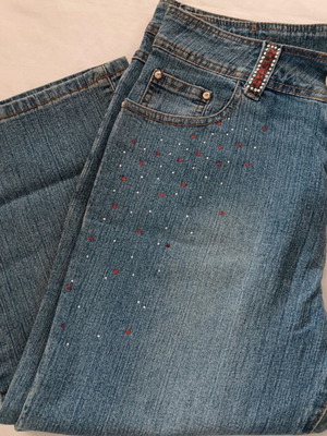Re&X Capri Jeans like new with rhinestones, size L/XL, blue