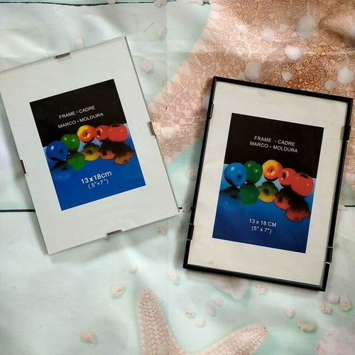 Set of 2 Photo Frames 13x18cm New, Plastic and Wooden