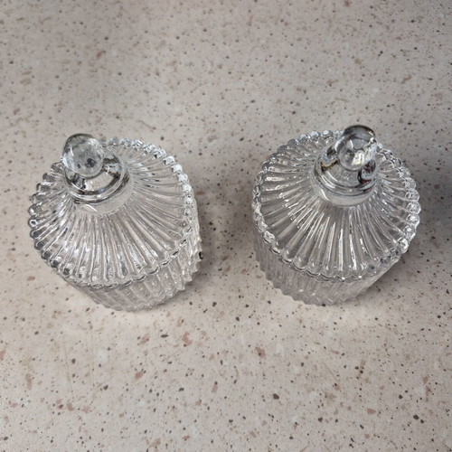 Set of 2 glass decorative jars with lid, like new