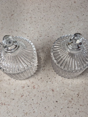 Set of 2 glass decorative jars with lid, like new