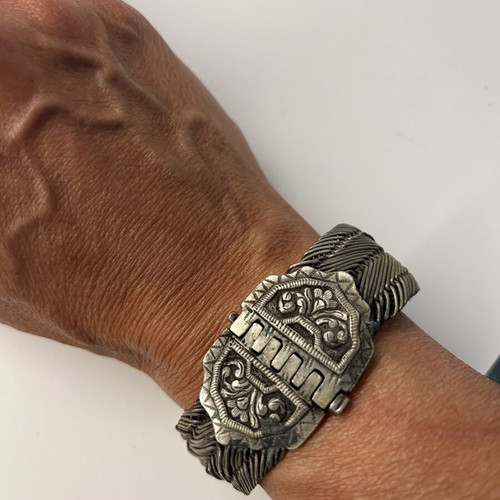 Vintage silver bracelet like new with intricate woven design