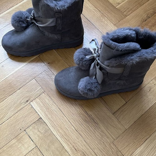 Ankle boots new, gray, size 38, with lining