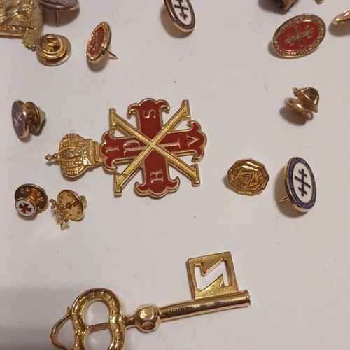Pins and medals used, assorted set