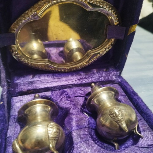 Vintage salt and pepper shaker used