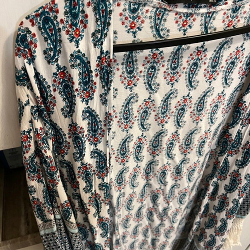 Kimono with paisley Small like new, multicolor