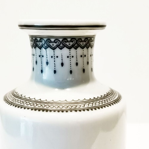 QING vase used, porcelain vintage Asian
