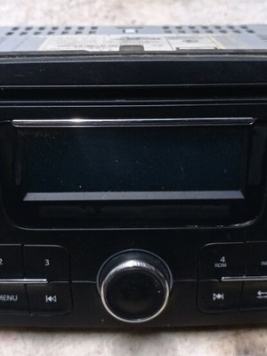 Ράδιο/CD εργοστασιακό Dacia Duster 2015 μεταχειρισμένο με USB και Bluetooth