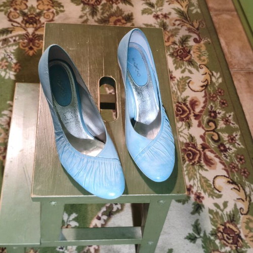 Blue pumps like new, size 39, 8 cm heel