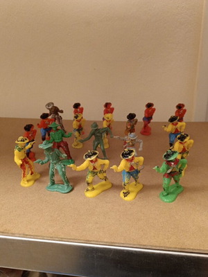 Cowboy figures used, set of 20, 7 cm, 1970