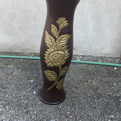 Floor vase like new, ceramic with gold embossed detail